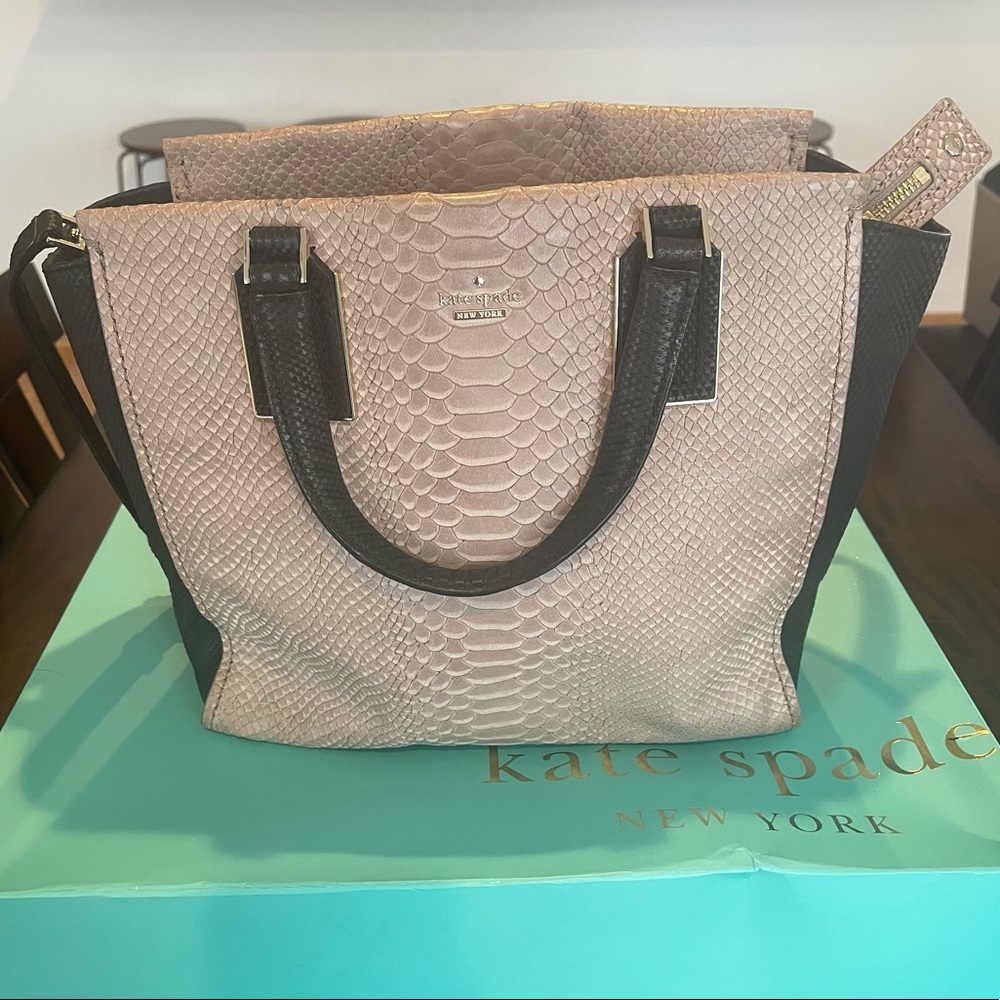 Kate Spade- Cedar Street Hayden tote bag